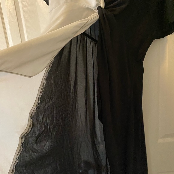 NEW YORK & CO. - BLACK & WHITE OVERLAY TOP - Picture 2 of 7